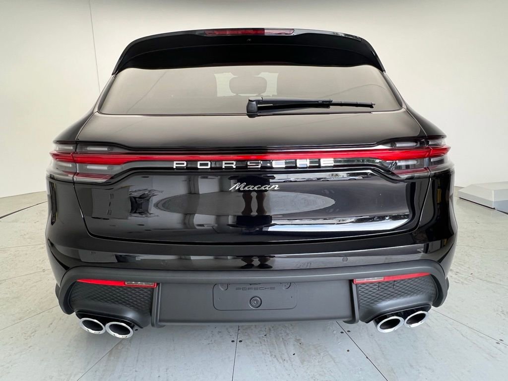 Certified 2025 Porsche Macan AWD/4WD image 21