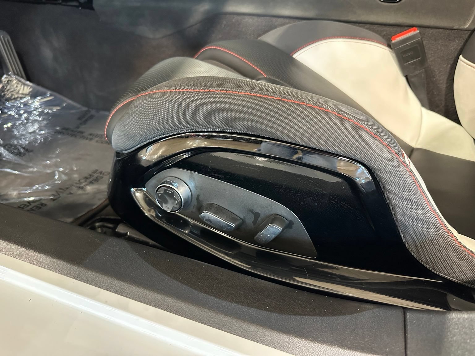 Used 2023 Chevrolet Corvette Stingray Premium Conv w/ Z51 Performance Package RWD image 21