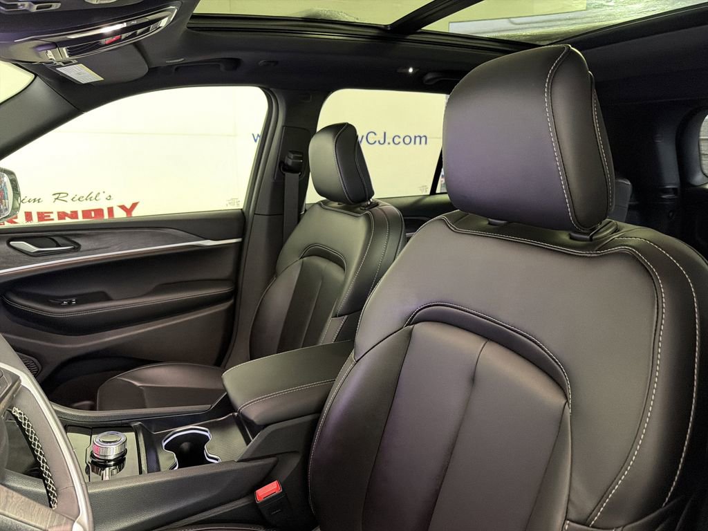 New 2025 Jeep Grand Cherokee Limited image 9