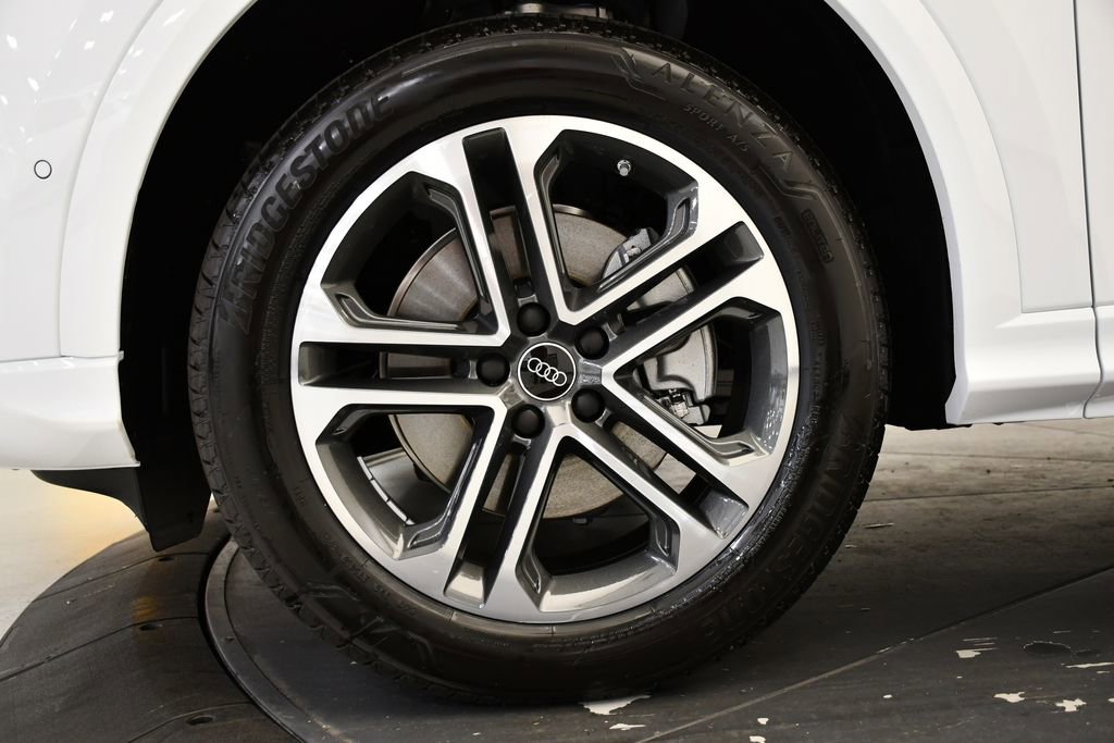 Used 2025 Audi Q5 Premium w/ Convenience Package image 13