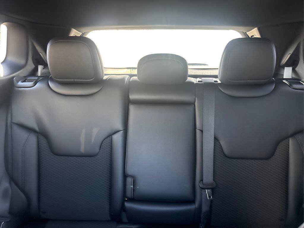 New 2026 Jeep Compass Latitude AWD/4WD image 17