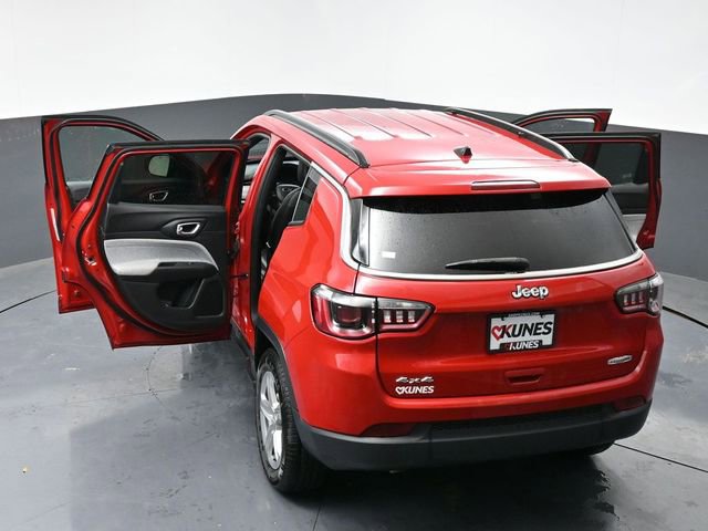 Used 2024 Jeep Compass Latitude image 69