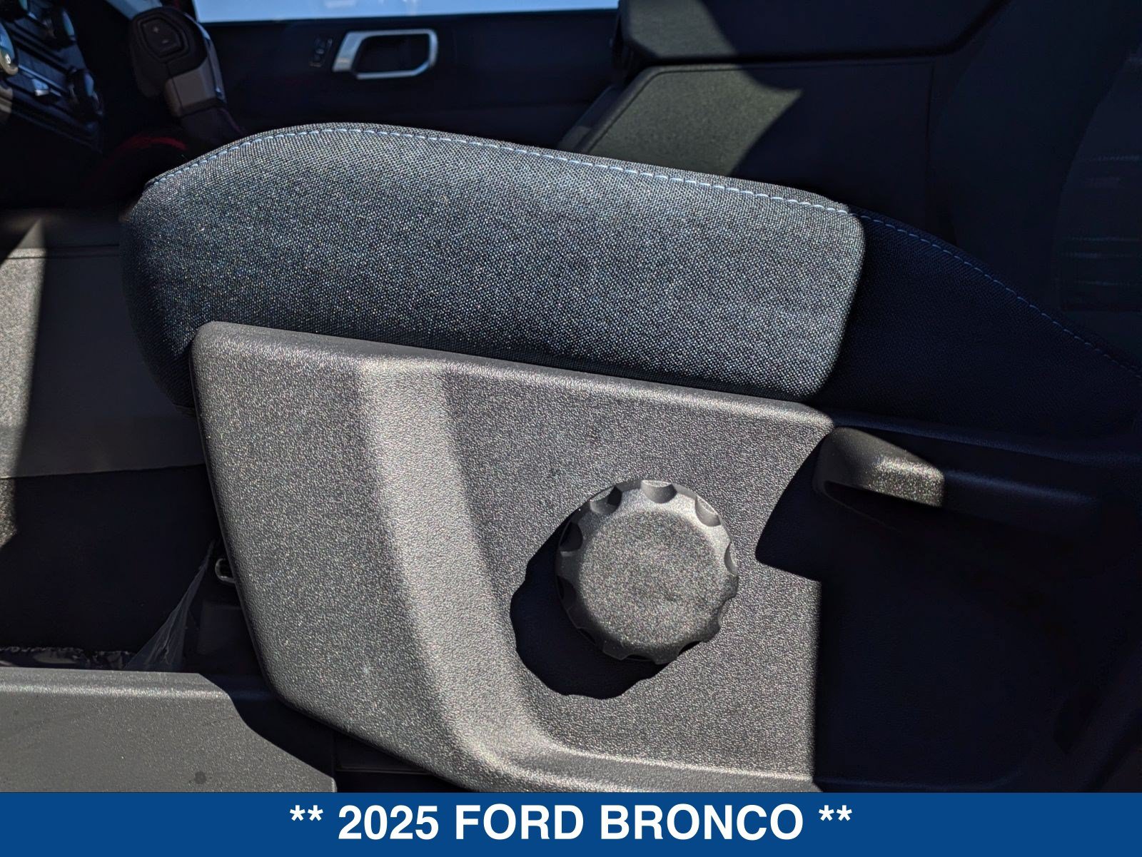 Used 2025 Ford Bronco Heritage Edition AWD/4WD image 51