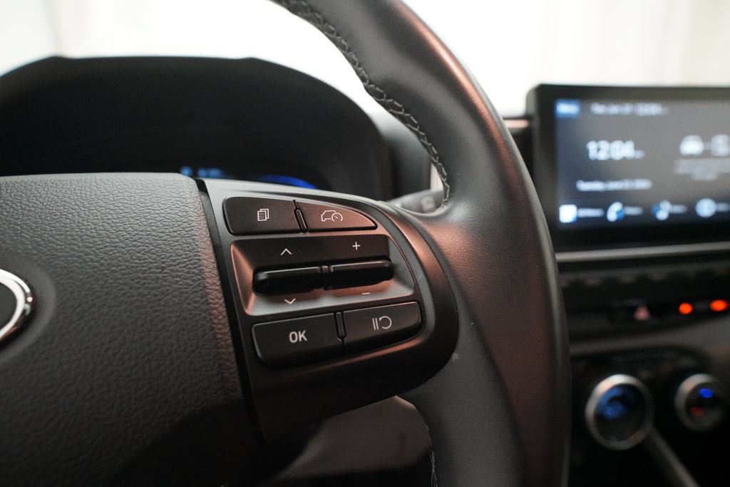 Used 2025 Hyundai Venue SEL FWD image 18