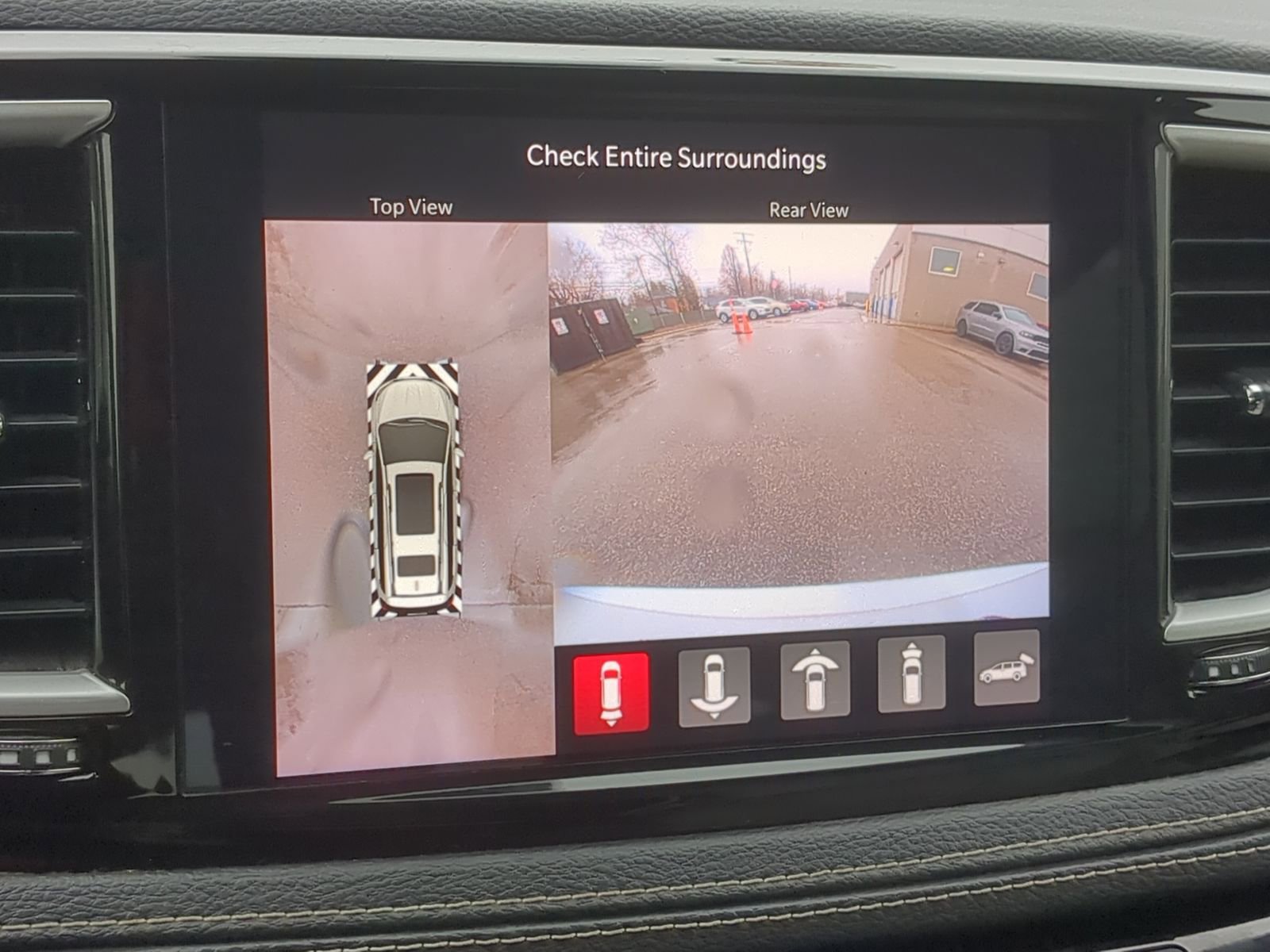 Used 2021 Chrysler Pacifica Touring-L FWD image 36