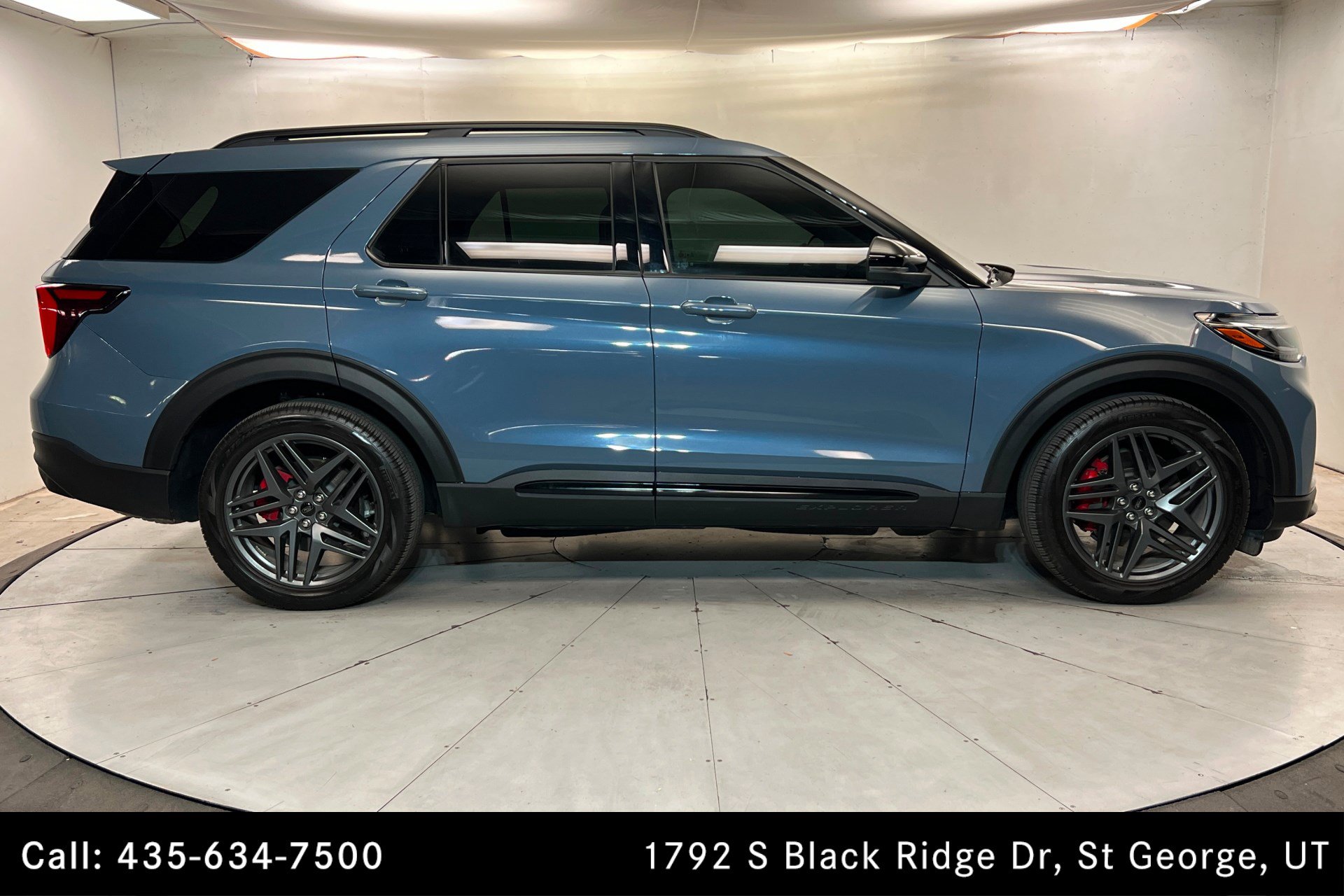 Used 2025 Ford Explorer ST AWD/4WD image 6