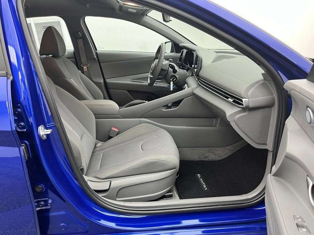 Used 2023 Hyundai Elantra SE FWD image 31