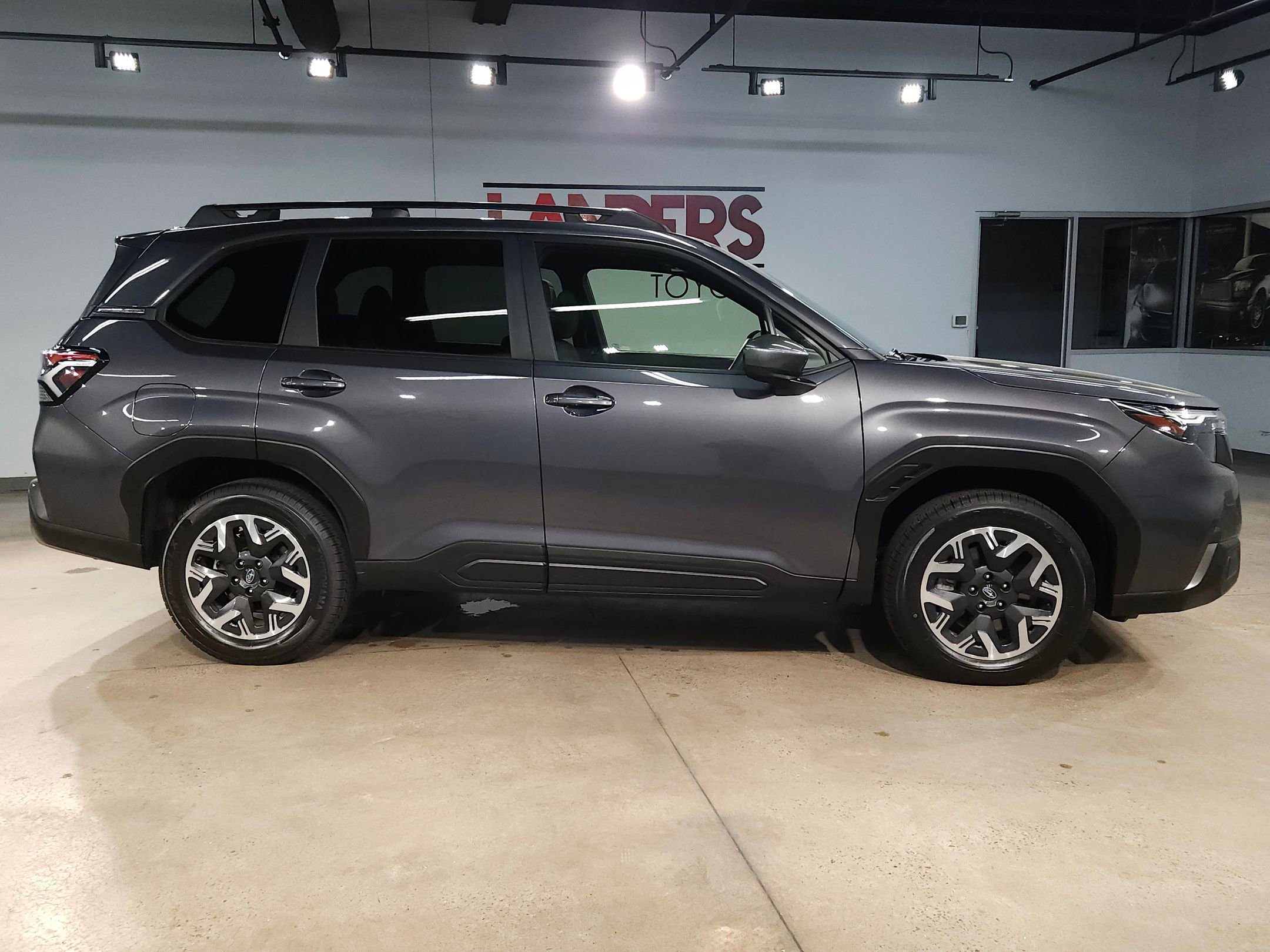 Used 2025 Subaru Forester Premium w/ Convenience Package #1 AWD/4WD image 8