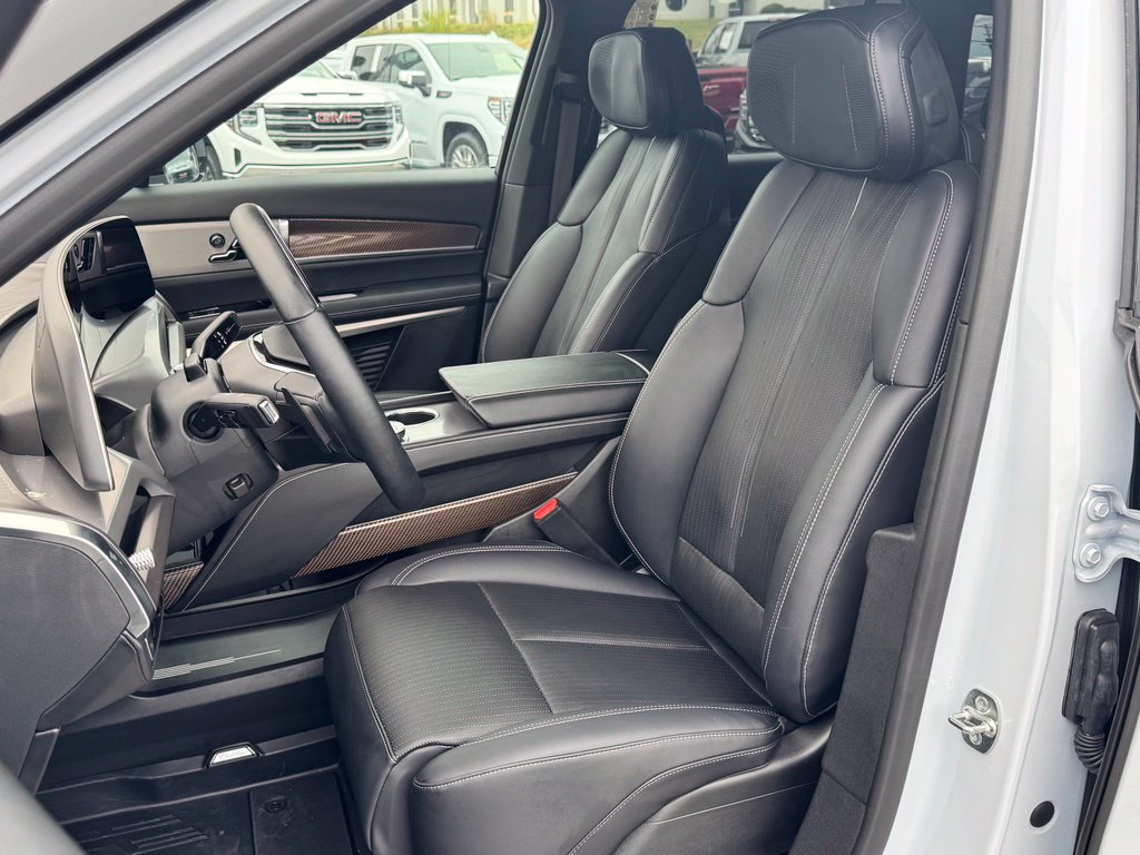 Used 2026 Cadillac Vistiq Sport w/ LPO, Floor Liner Package AWD/4WD image 8