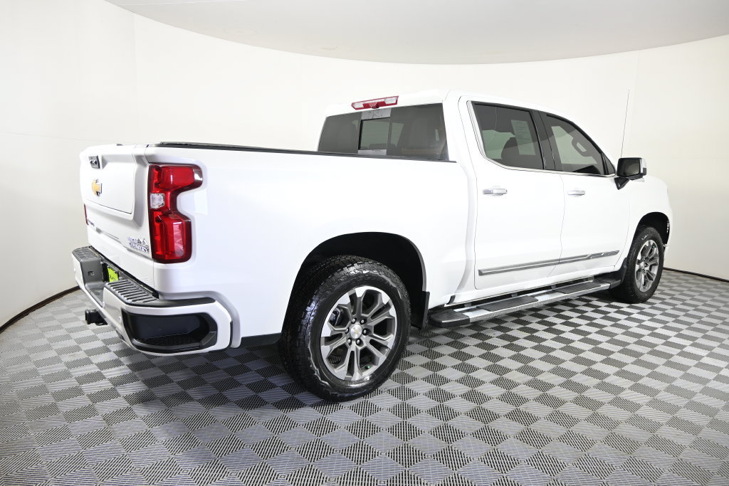 Used 2024 Chevrolet Silverado 1500 High Country w/ Technology Package AWD/4WD image 7