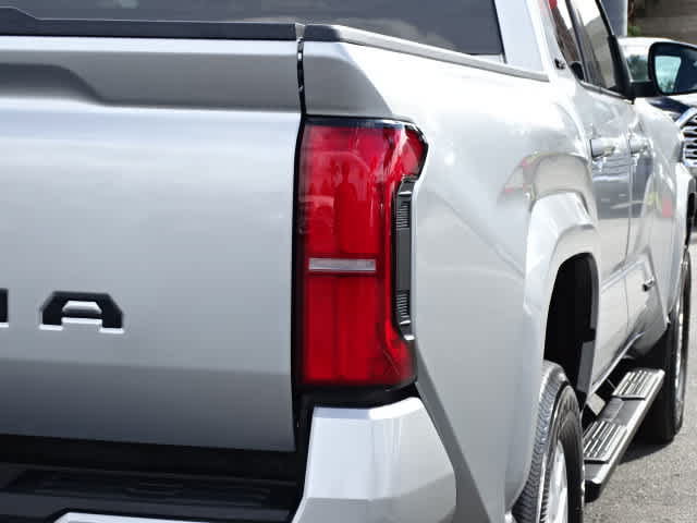 Certified 2024 Toyota Tacoma SR5 AWD/4WD image 12