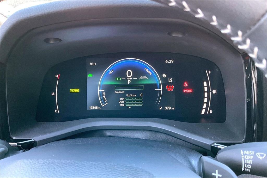 Used 2025 Toyota Camry SE image 12