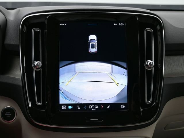 Used 2023 Volvo XC40 B5 Plus image 20