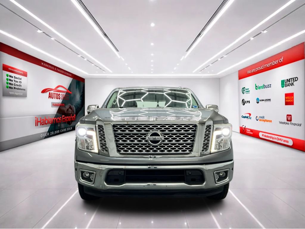 Used 2017 Nissan Titan SL image 3