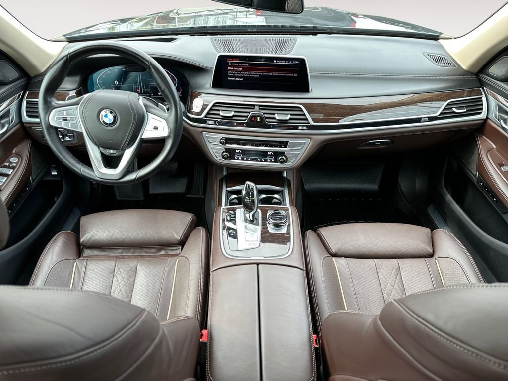 Used 2020 BMW 750i xDrive w/ Executive Package AWD/4WD image 10