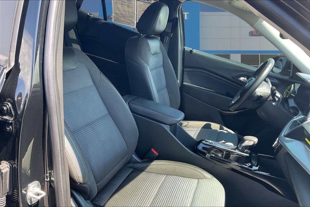 Used 2024 Chevrolet Trax LT w/ Driver Confidence Package FWD image 28