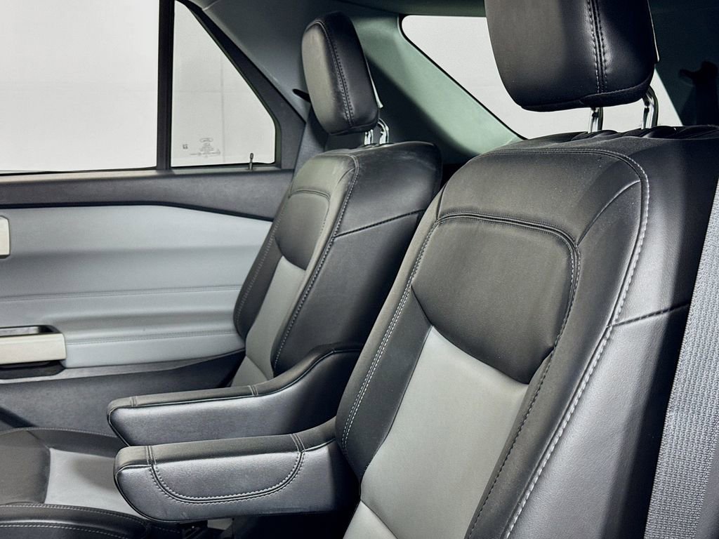 Used 2022 Ford Explorer XLT w/ Equipment Group 202A image 12