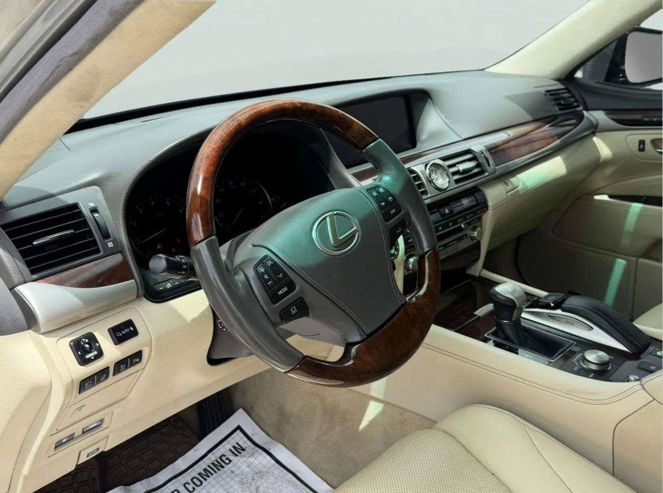 Used 2016 Lexus LS 460 w/ Comfort Package RWD image 23