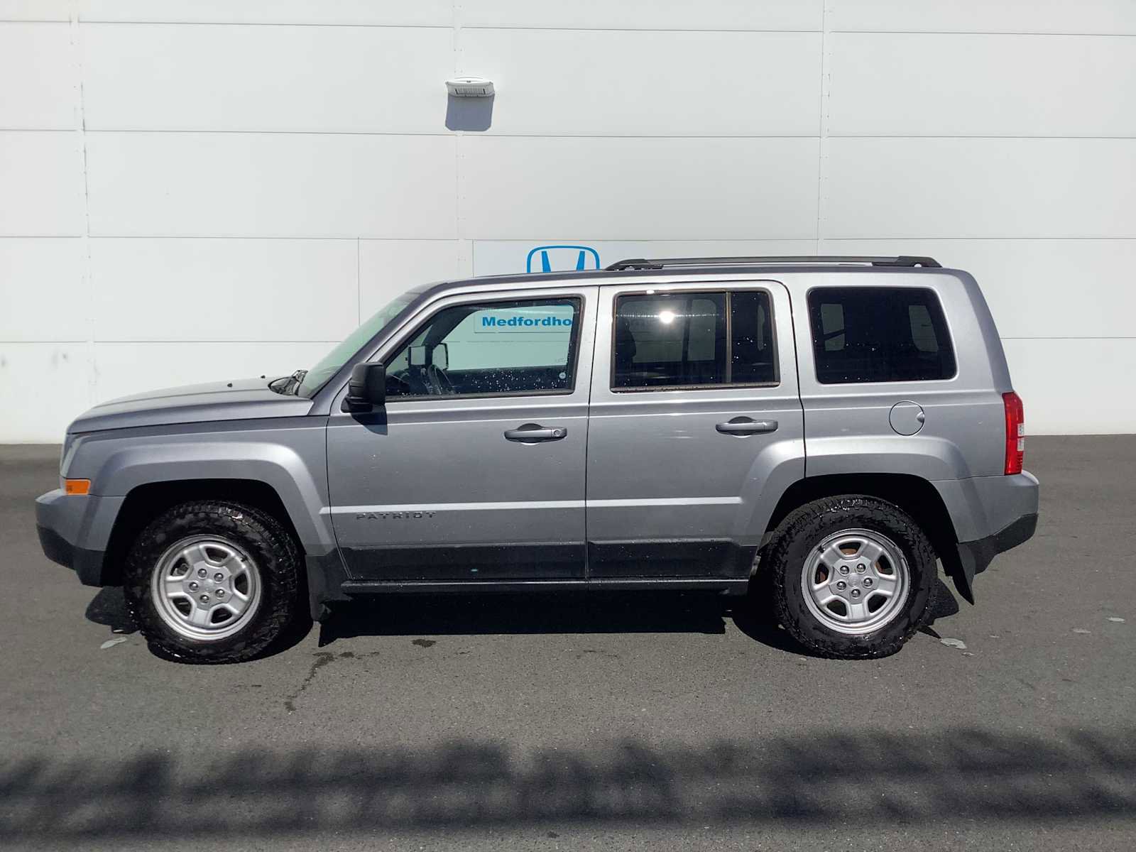 Used 2016 Jeep Patriot Sport w/ Power Value Group FWD image 2