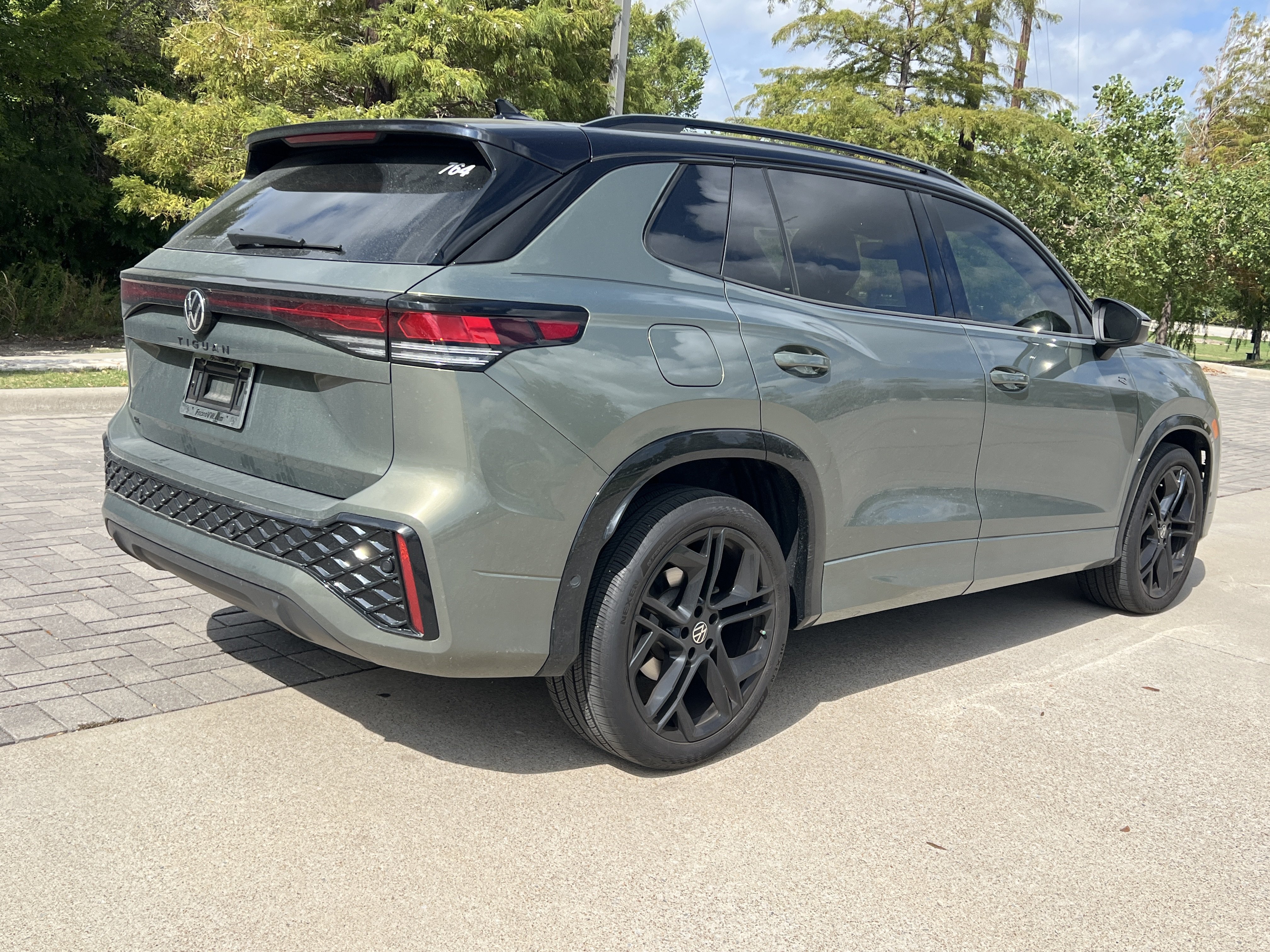 Certified 2026 Volkswagen Tiguan SE R-Line FWD image 9