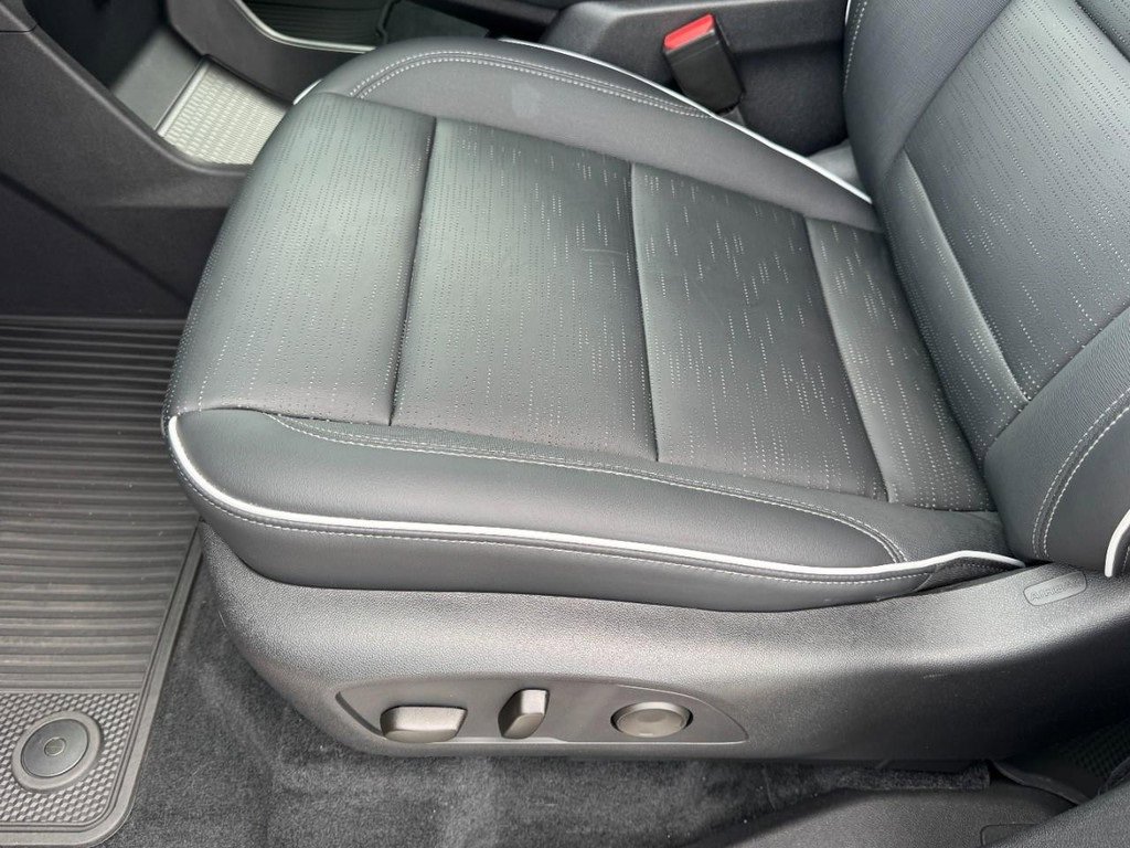 Used 2025 Buick Enclave Sport Touring w/ Power Package image 16