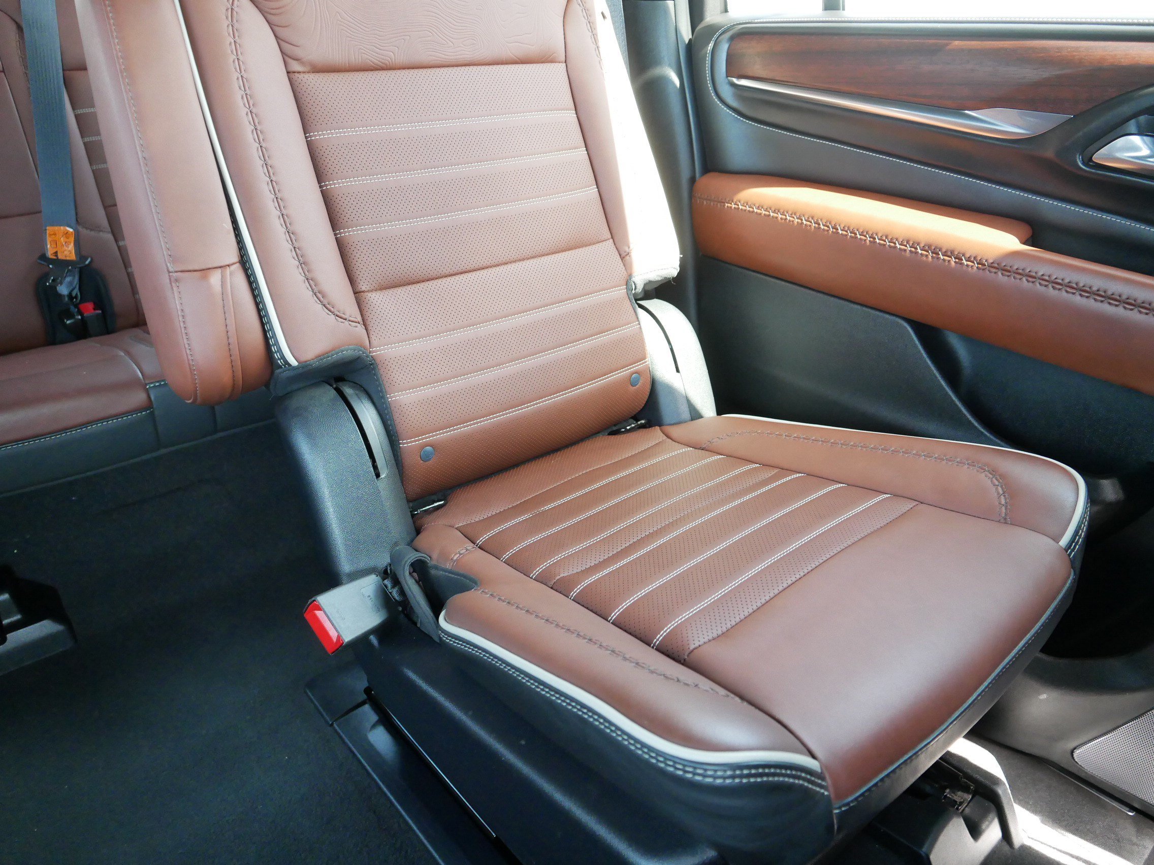 Used 2023 GMC Yukon XL Denali Ultimate AWD/4WD image 14