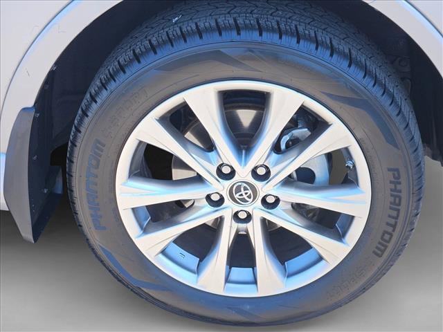 Used 2018 Toyota RAV4 Platinum FWD image 29