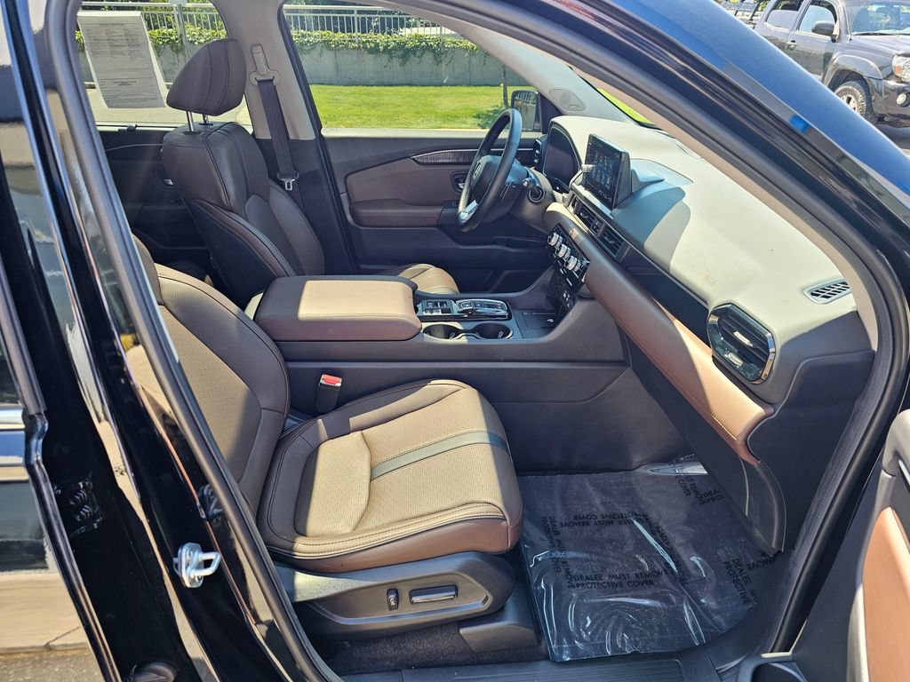 Used 2025 Honda Pilot Elite image 11