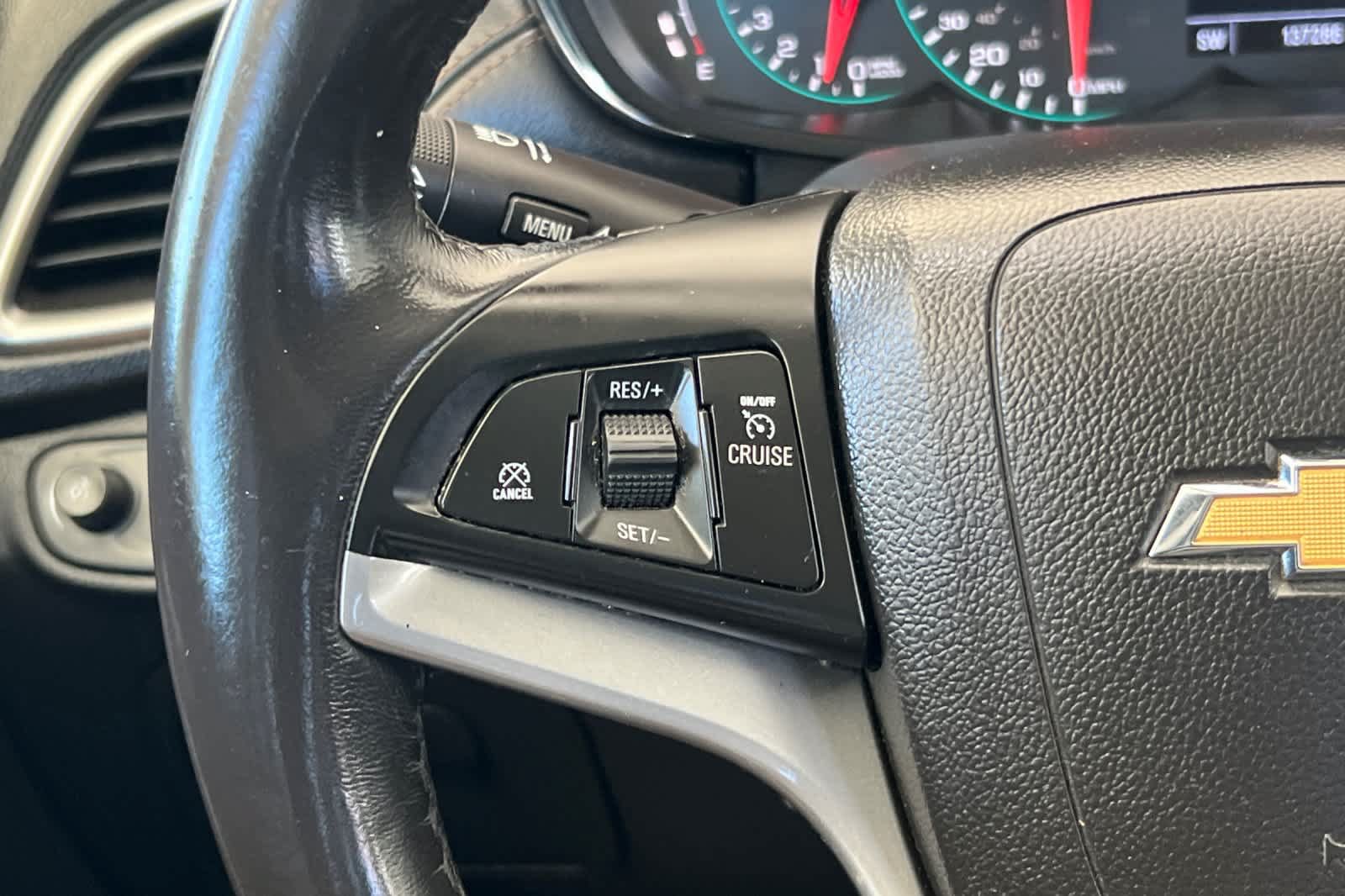 Used 2022 Chevrolet Trax LT w/ LT Convenience Package FWD image 25