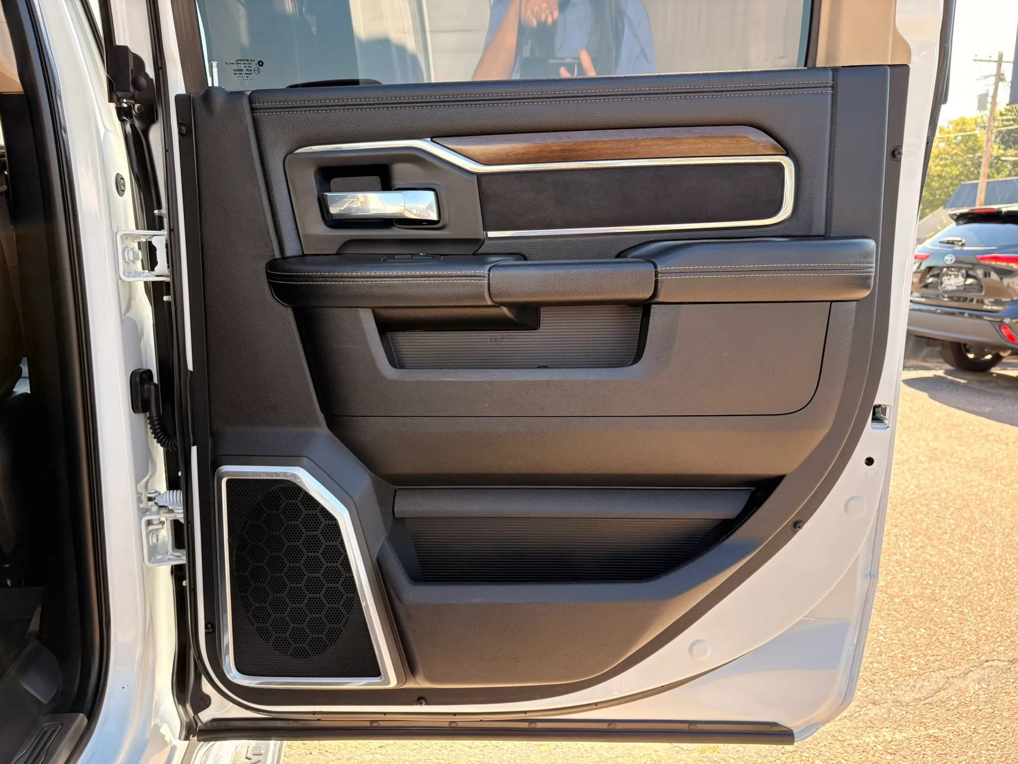 Used 2022 RAM 2500 Laramie AWD/4WD image 9