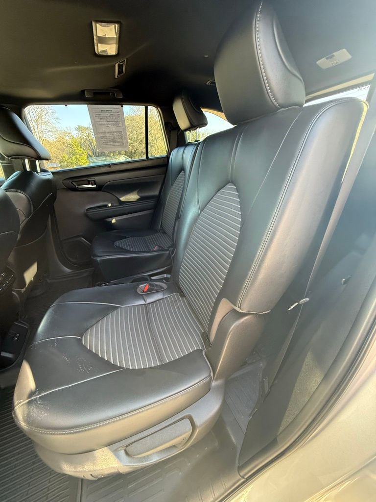 Used 2023 Toyota Highlander XSE image 12