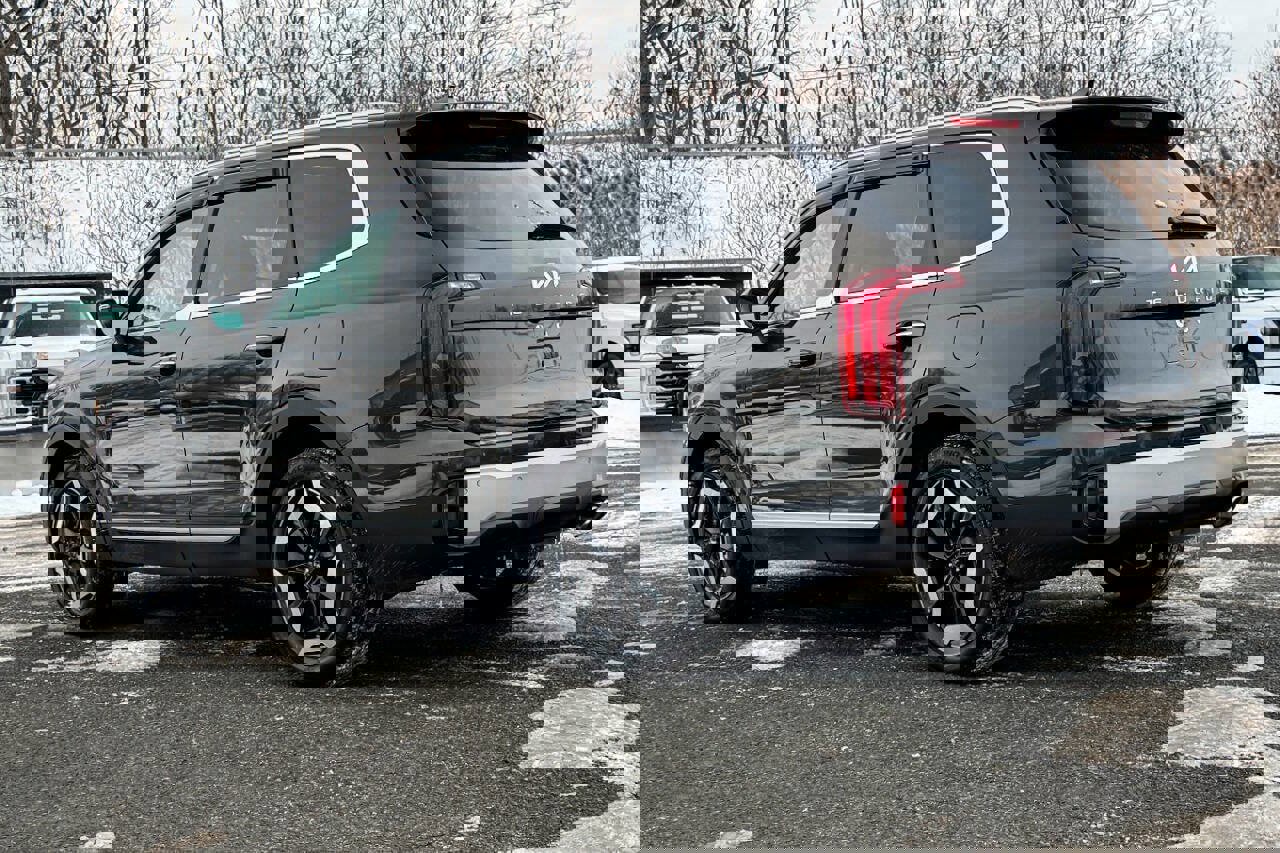 Used 2023 Kia Telluride S image 5