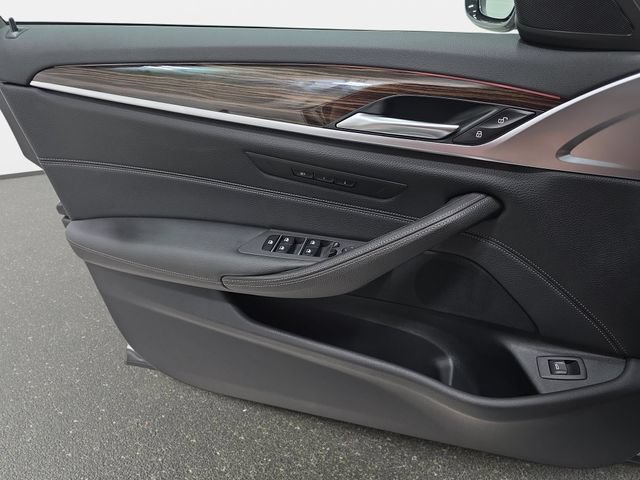 Used 2019 BMW 540i xDrive AWD/4WD image 26