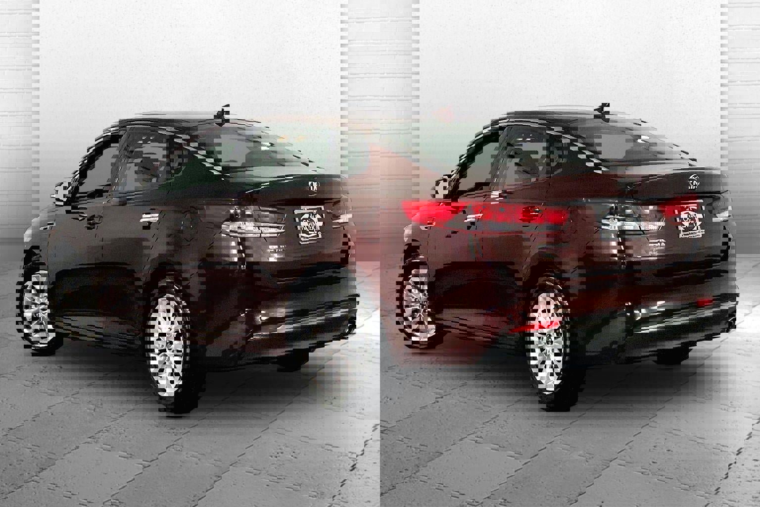 Used 2017 Kia Optima LX image 11