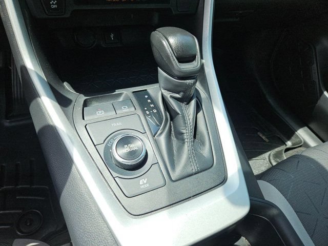 Used 2022 Toyota RAV4 XLE w/ Convenience Package AWD/4WD image 18