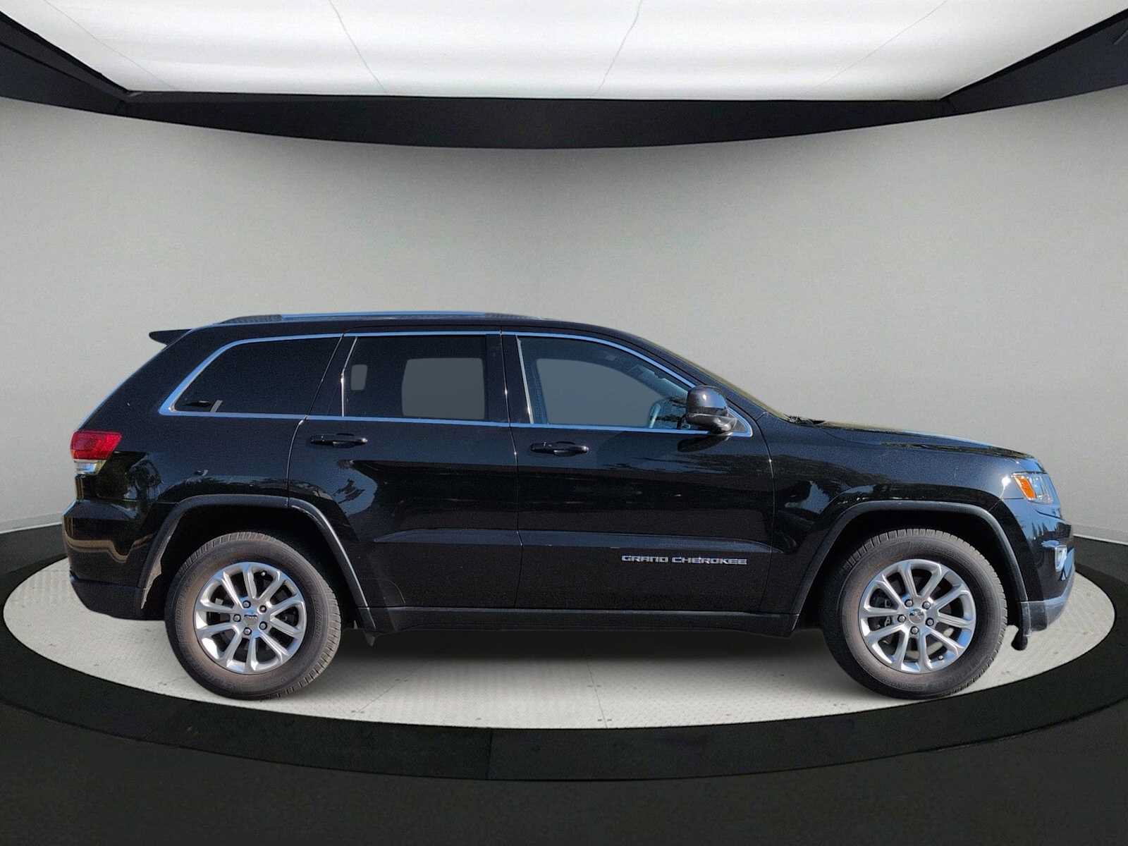 Used 2014 Jeep Grand Cherokee Laredo w/ 18" Wheel & 8.4" Radio Group RWD image 9