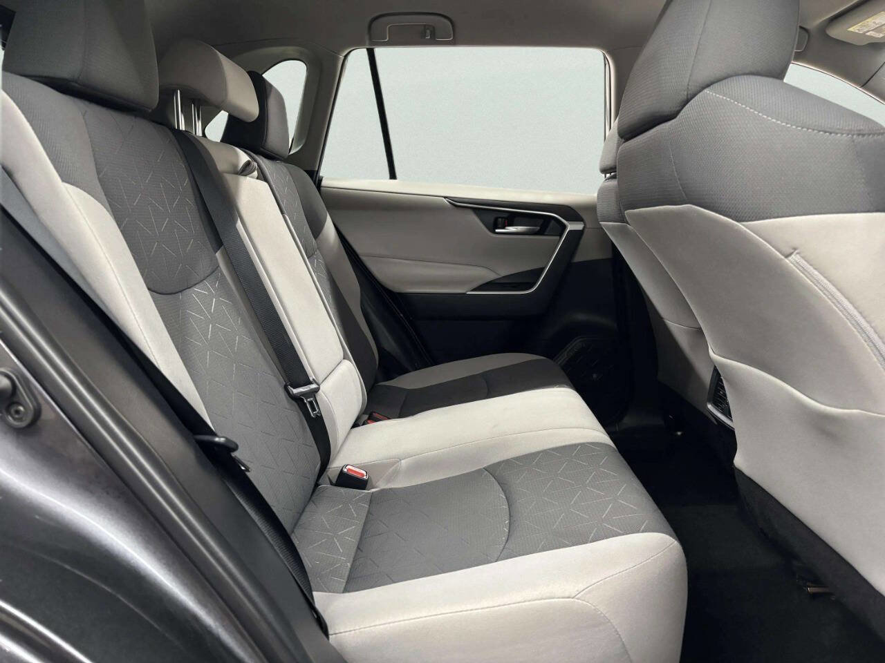 Used 2021 Toyota RAV4 XLE image 18