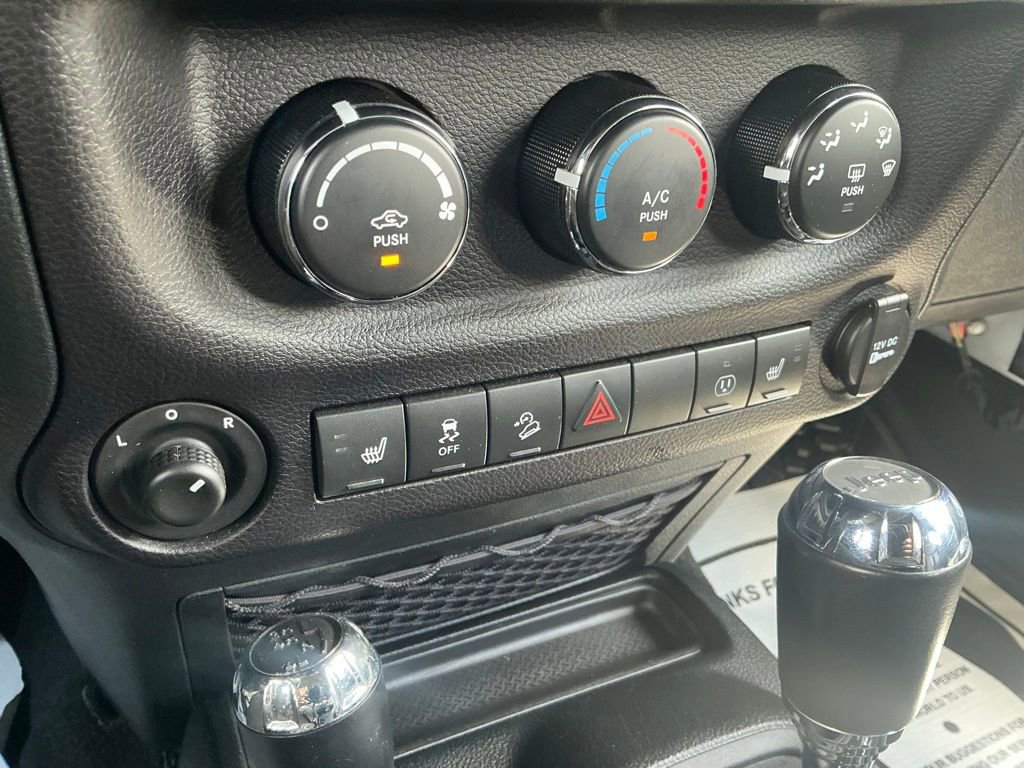 Used 2016 Jeep Wrangler Unlimited Rubicon AWD/4WD image 37