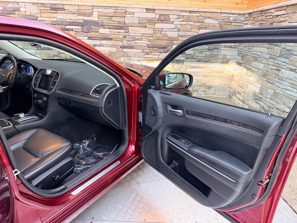 Used 2021 Chrysler 300 Touring L AWD/4WD image 35