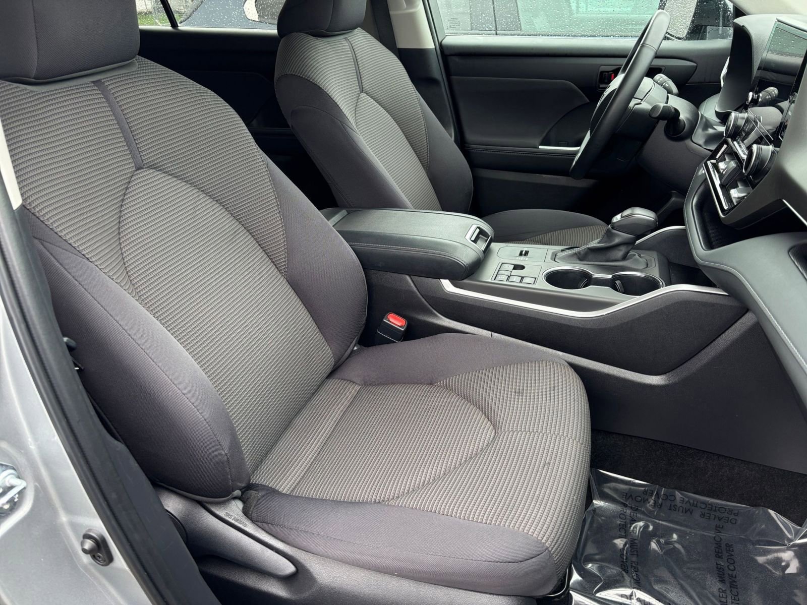 Used 2025 Toyota Highlander LE FWD image 39