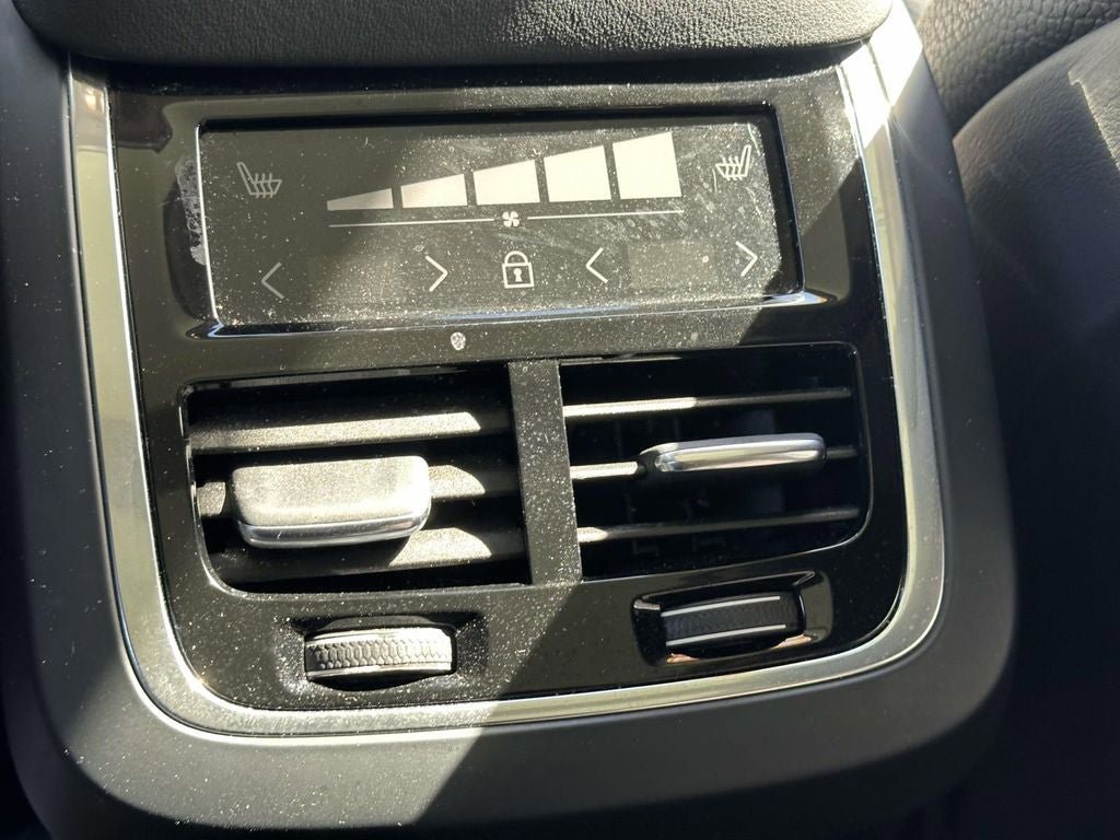 Used 2023 Volvo XC90 B6 Plus AWD/4WD image 13