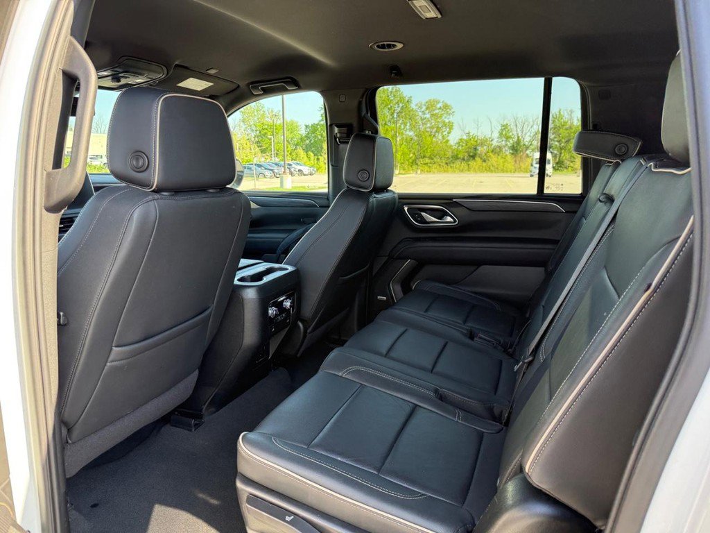 Used 2024 GMC Yukon XL SLT image 12