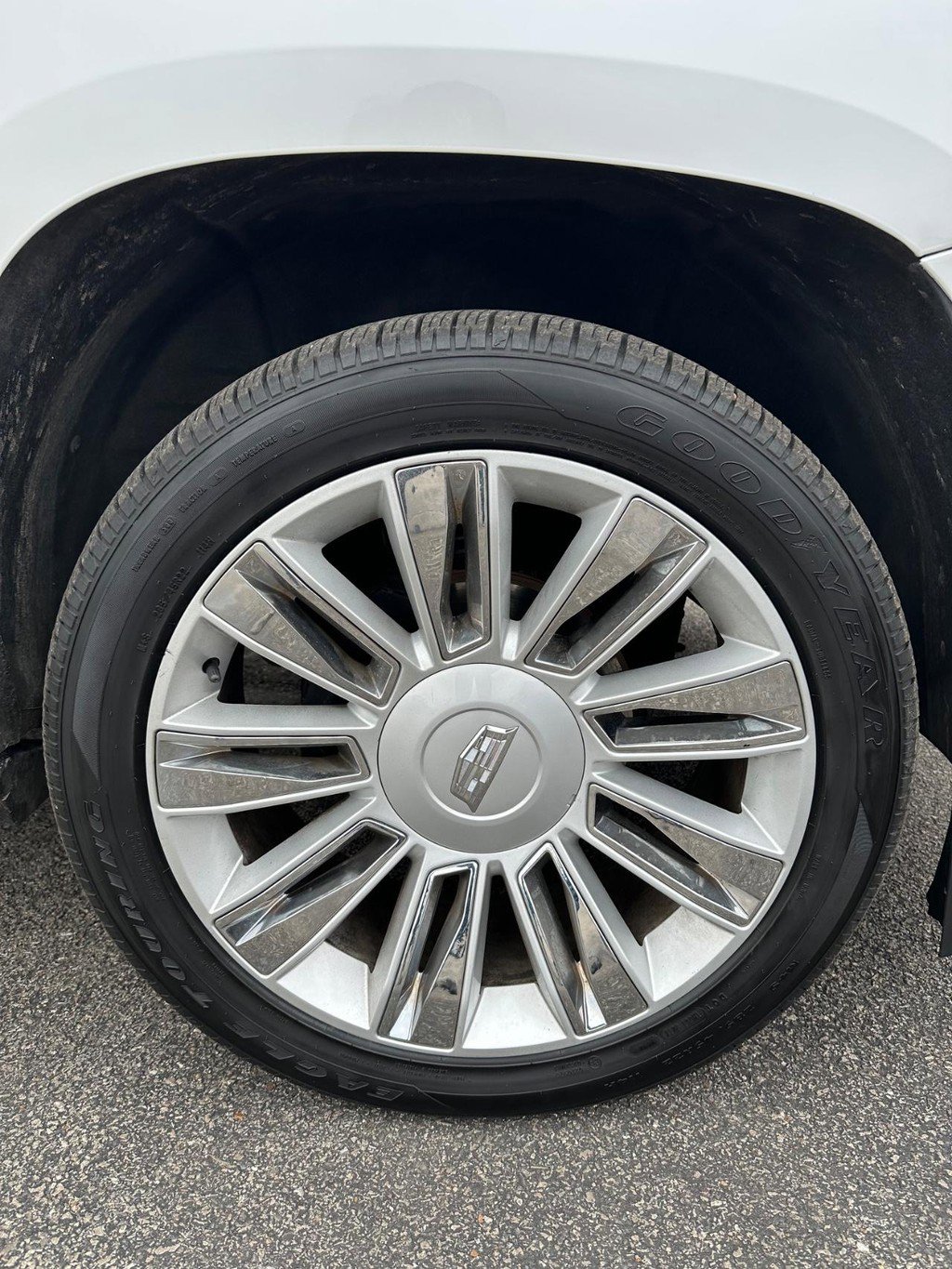 Used 2020 Cadillac Escalade Platinum image 21