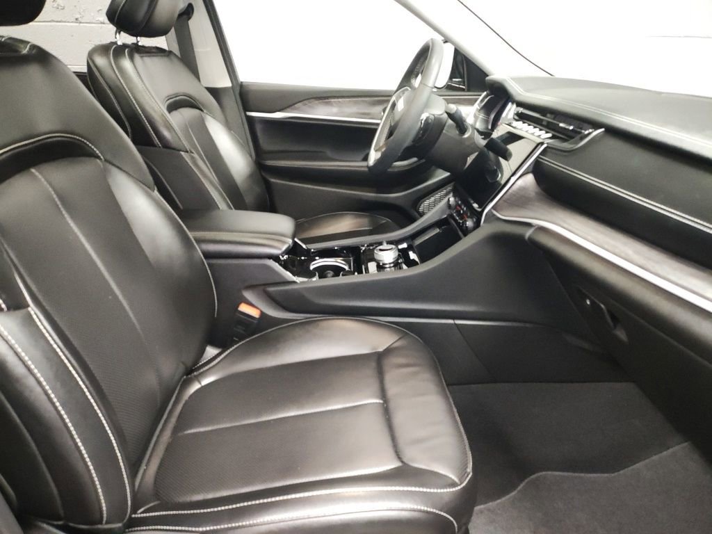 Used 2023 Jeep Grand Cherokee L Limited w/ Luxury Tech Group II AWD/4WD image 7