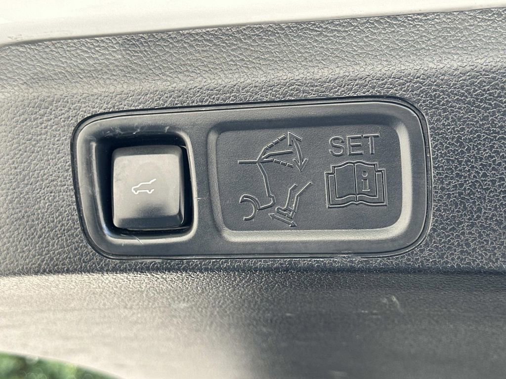 Used 2021 Ford Expedition Max Limited image 20