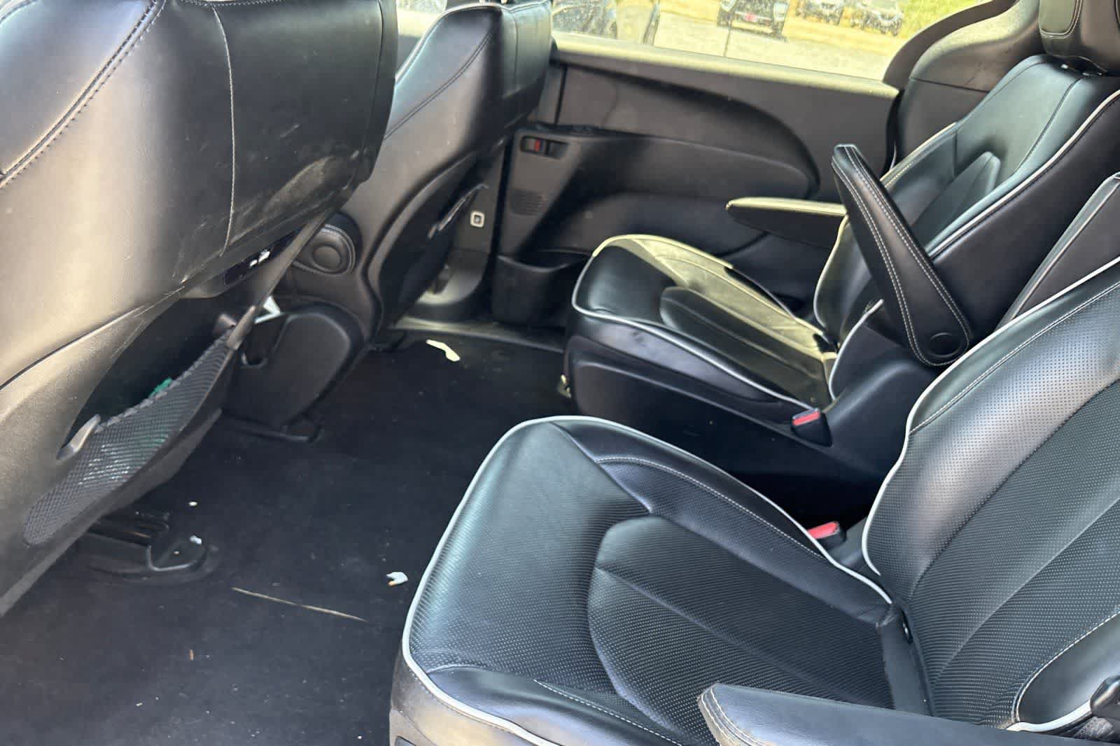 Used 2022 Chrysler Pacifica Limited w/ S Appearance Package FWD image 5