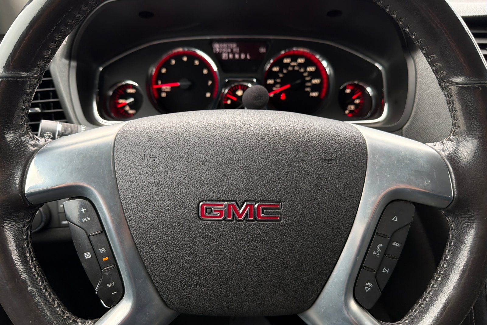 Used 2014 GMC Acadia SLE image 33