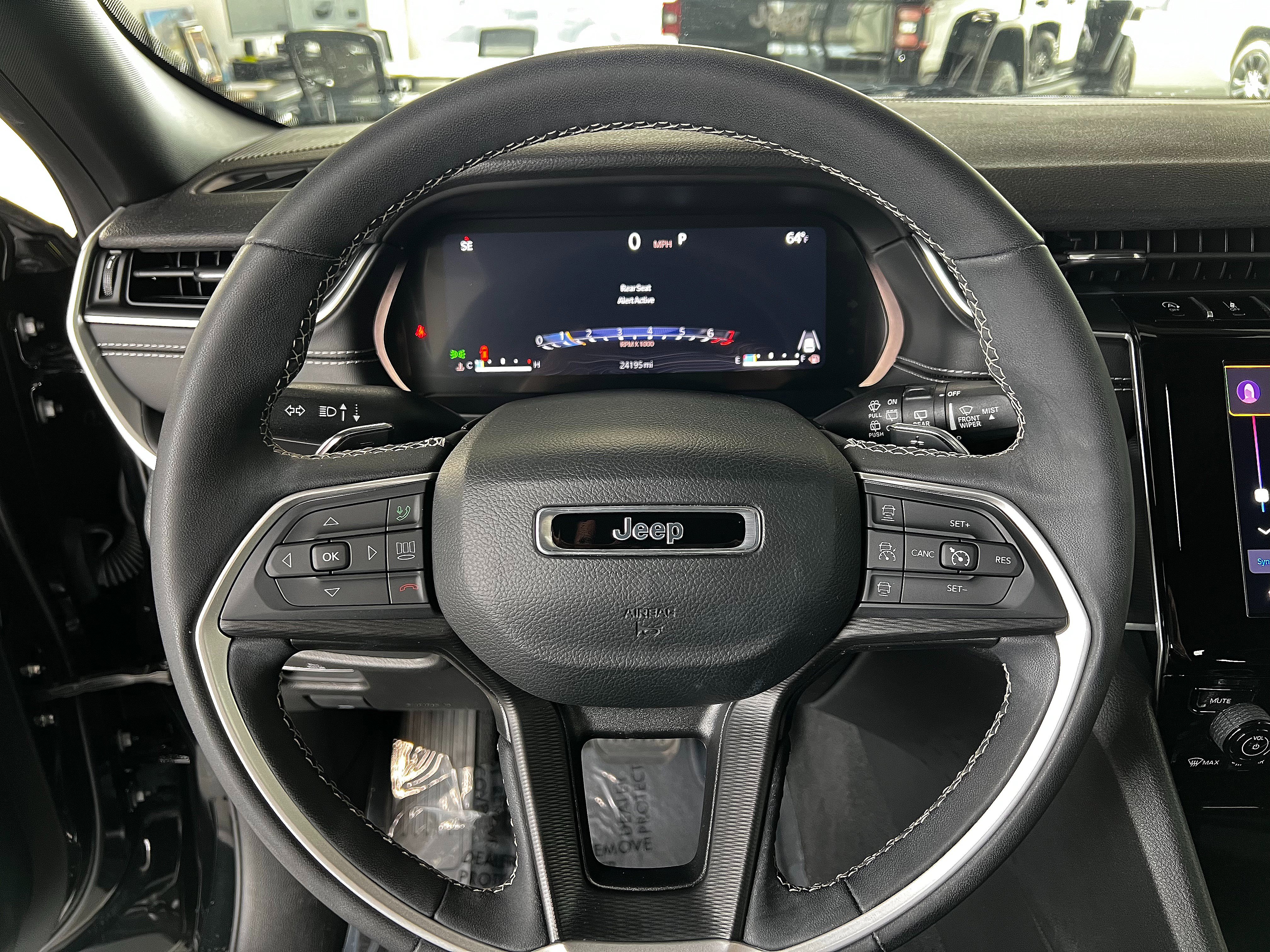 Used 2024 Jeep Grand Cherokee Altitude image 15