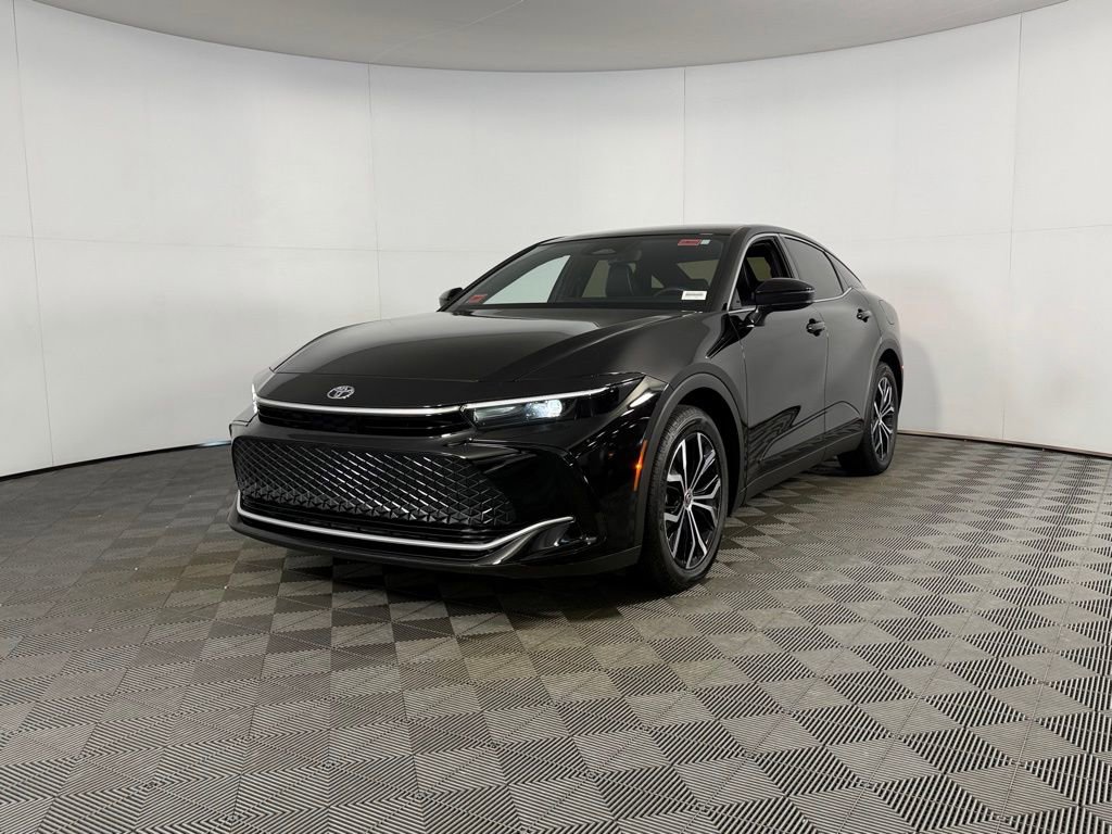 Used 2025 Toyota Crown XLE image 4