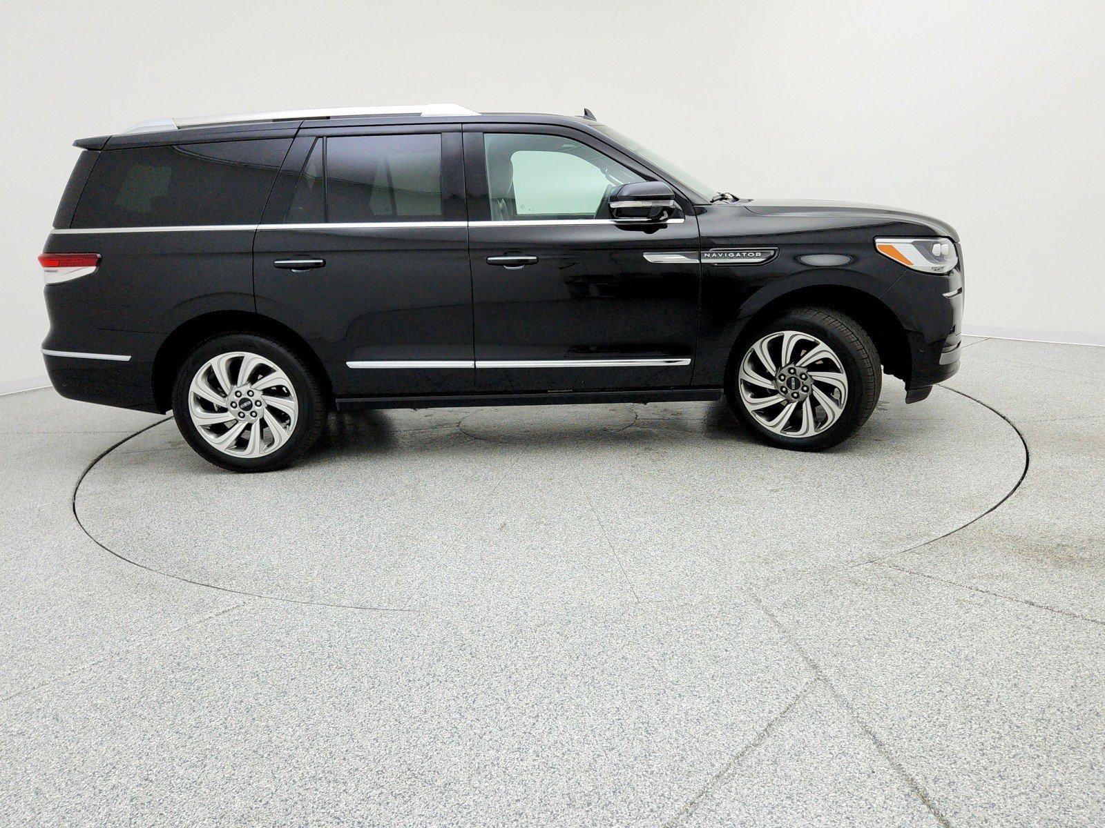 Used 2024 Lincoln Navigator Reserve image 4